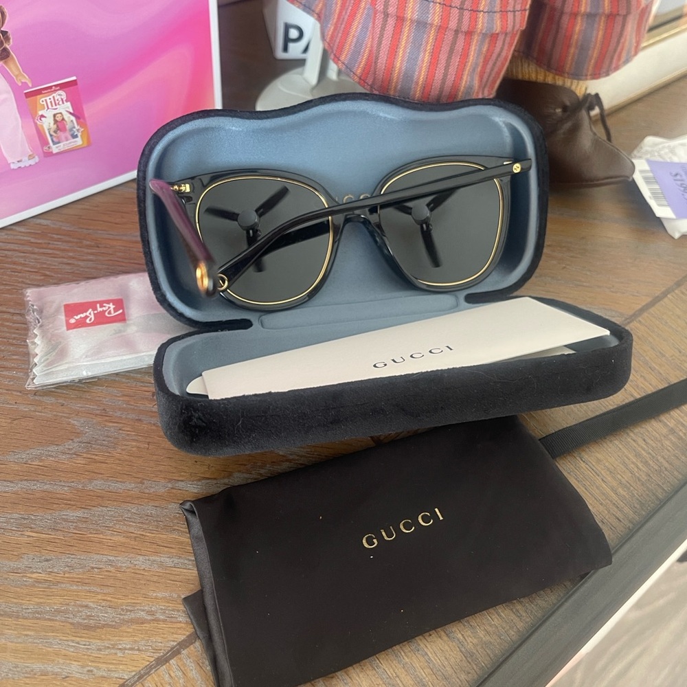 Gucci Black Sunglasses authentic with case dust bag and cloth - Picture 3 of 7